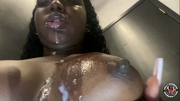 Cuzinho preta safada que adora rola