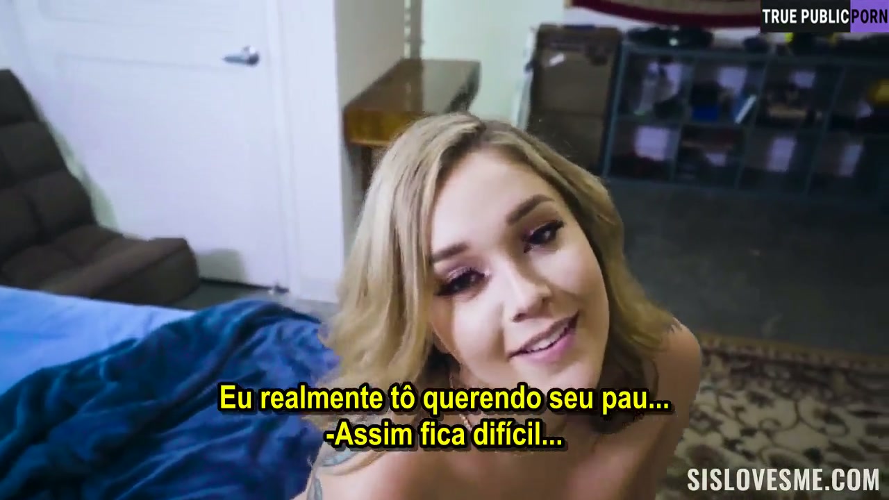 A loira ficou de vestido e sem calcinha na frente desse sortudo